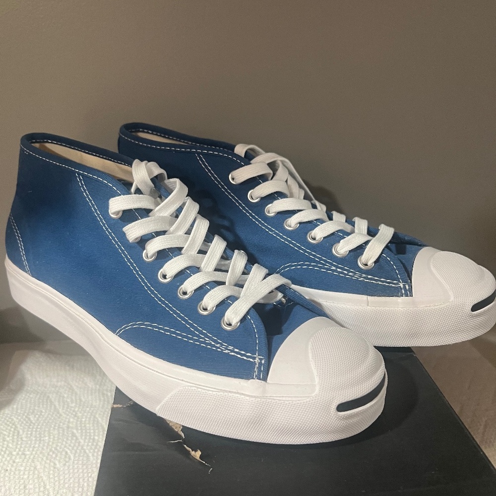 Converse women’s shoes size 9.5 new